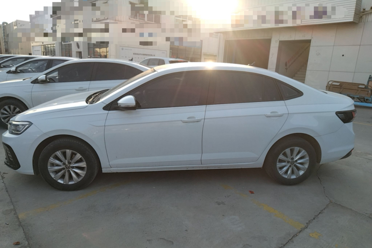 大众 朗逸 2023款 新锐 1.5L 自动新逸版车身外观4