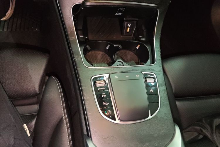 奔驰C级 2019款 C 260 L 运动版局部细节18