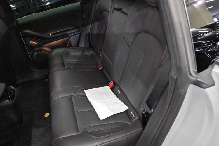 蔚来ET5 2022款 75kWh中控内饰7004