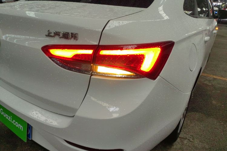 别克 英朗 2021款 改款 典范 1.5L 自动进取型车身外观9