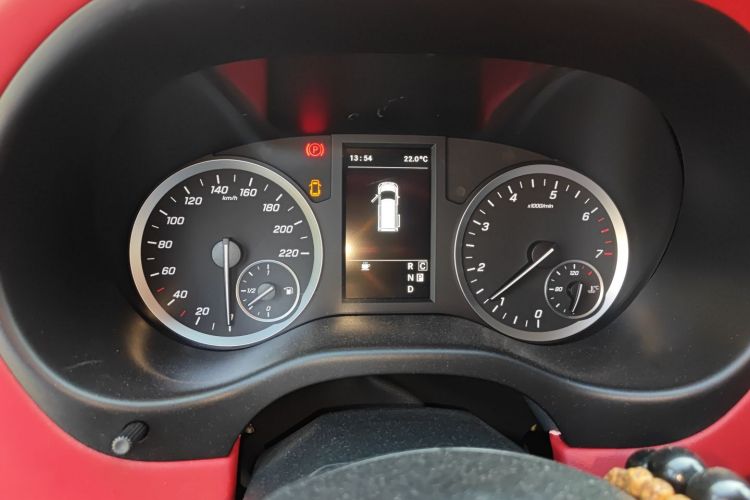 奔驰 威霆 2021款 2.0T 精英版 7座局部细节14