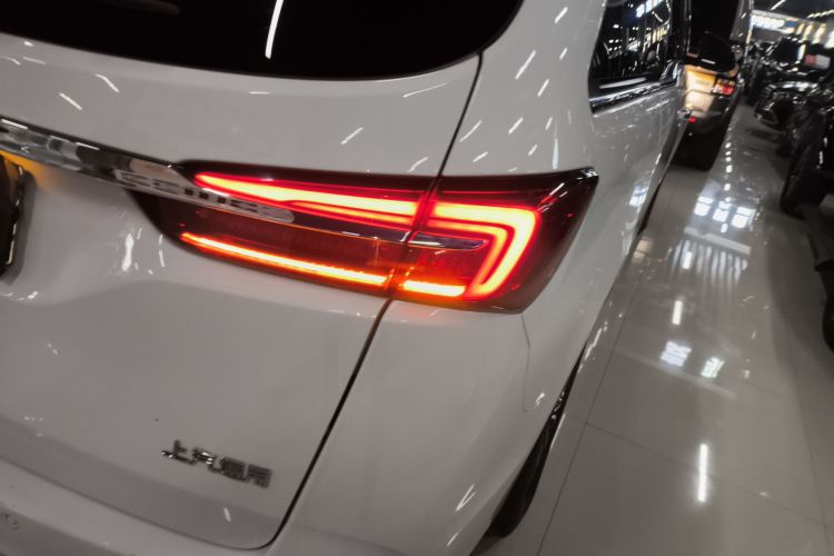 别克GL8 2023款 陆上公务舱 652T 豪华型车身外观6006