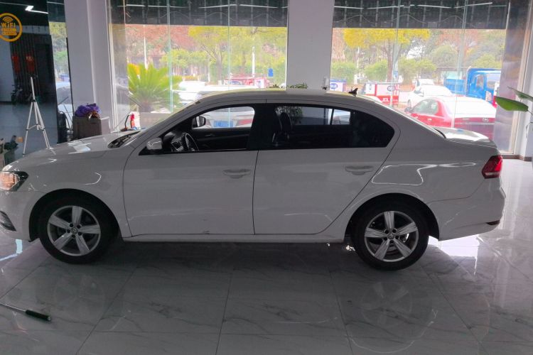 大众 朗逸 2017款 1.6L 自动风尚版车身外观4