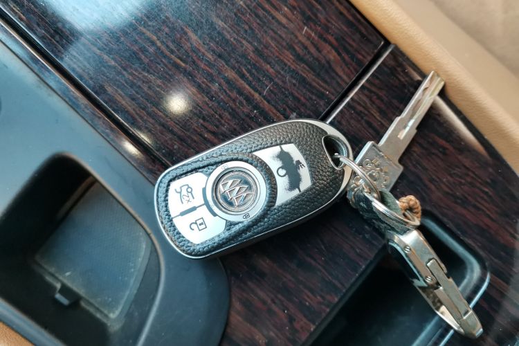 别克 君越 2016款 20T 精英型中控内饰11