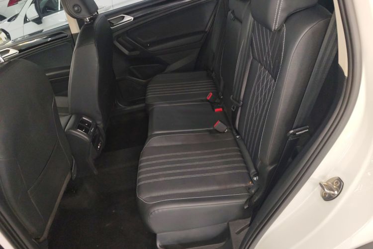 大众 途观L 2022款 330TSI 自动两驱舒享版中控内饰7004