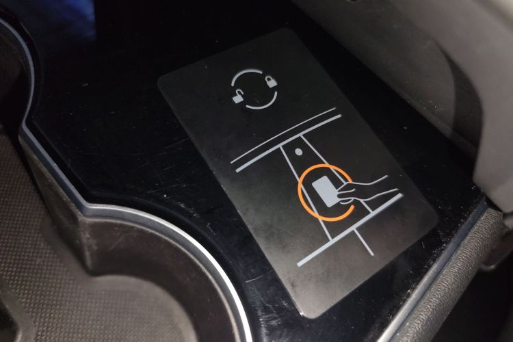 特斯拉 Model 3 2020款 改款 长续航后轮驱动版中控内饰7001