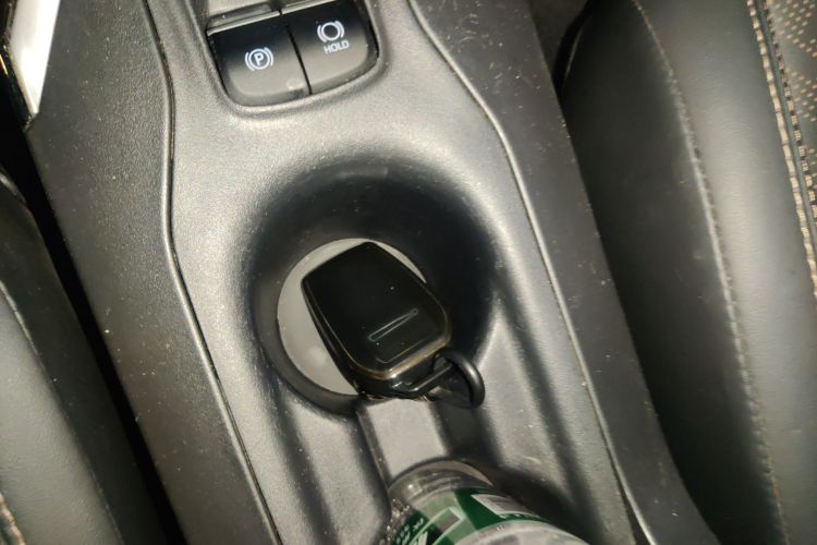 丰田 雷凌 2023款 智能电混双擎 1.8L 运动版中控内饰11