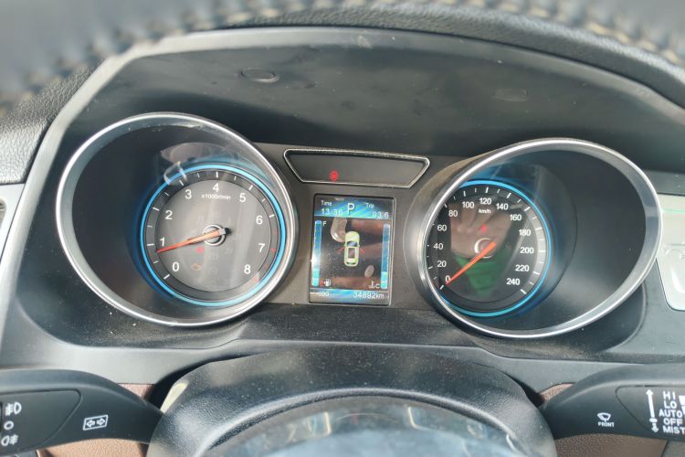 众泰T600 2016款 运动版 2.0T DCT尊享型中控内饰14