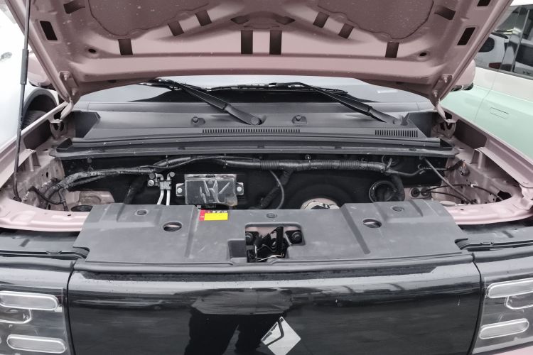 宝骏悦也 2023款 智尊版机舱底盘24