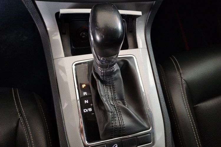 荣威RX5 2018款 20T 两驱自动互联网智惠版局部细节18