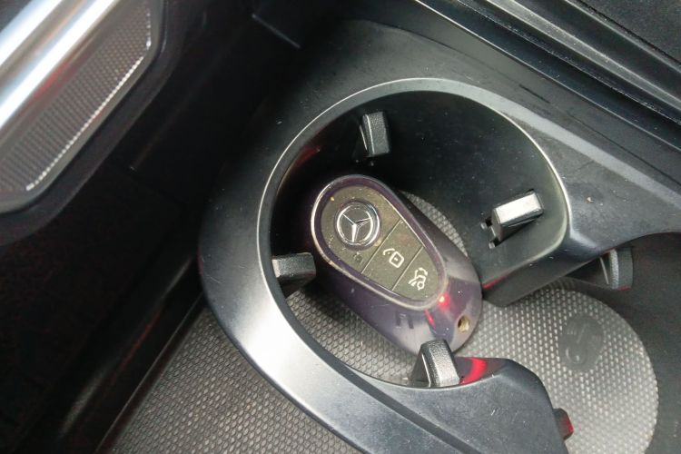 奔驰C级 2024款 C 260 L 运动版中控内饰11