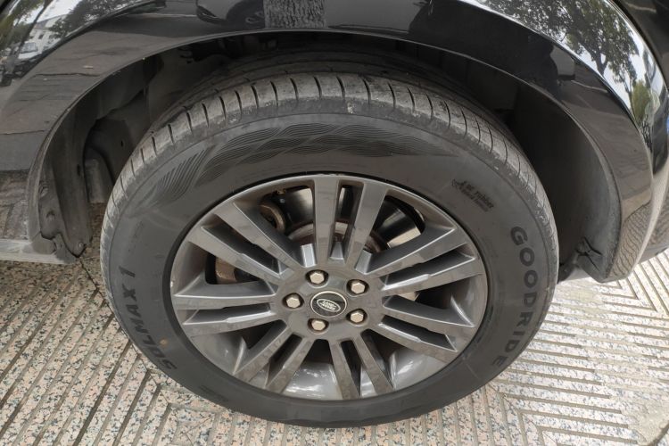 路虎 发现 2016款 3.0 SC 曜黑典藏版 SE车身外观10