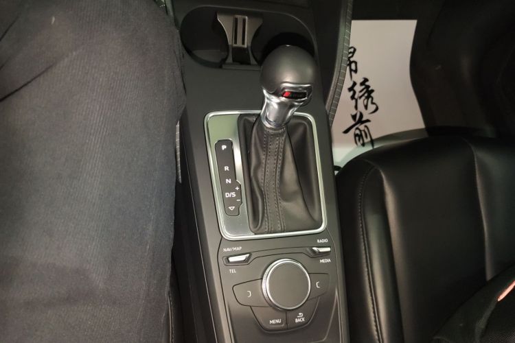 奥迪Q2L 2018款 35 TFSI 上市专享版 国V中控内饰18