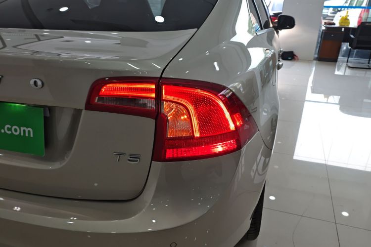 沃尔沃S60 2019款 S60L 改款 T5 智进进阶版车身外观6006