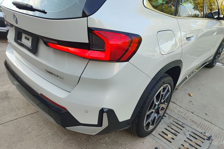 宝马X1 2023款 sDrive25Li X设计套装车身外观9