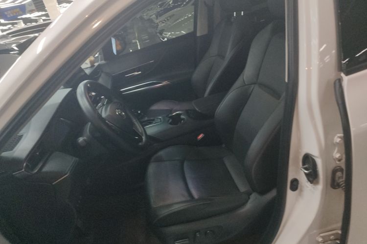 丰田 威飒 2023款 2.5L智能电混双擎 两驱尊贵版中控内饰19