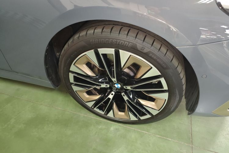 宝马5系 2024款 530Li 尊享型 M运动套装车身外观10