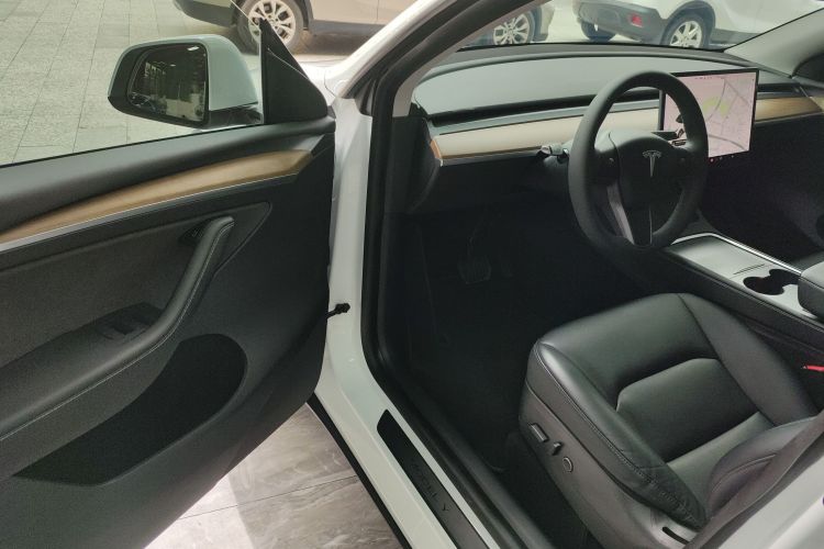 特斯拉 Model Y 2021款 标准续航后驱版中控内饰7003