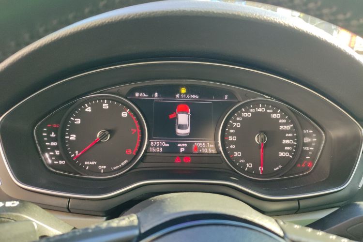 奥迪A4L 2019款 40 TFSI 进取型 国VI中控内饰14