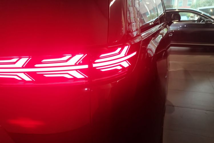 腾势D9 2024款 DM-i 980 四驱旗舰型车身外观9