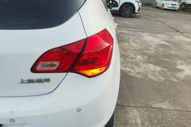别克 英朗 2014款 XT 1.6L 自动时尚版车身外观9