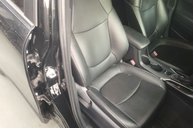 丰田 卡罗拉锐放 2023款 2.0L 精英版局部细节41