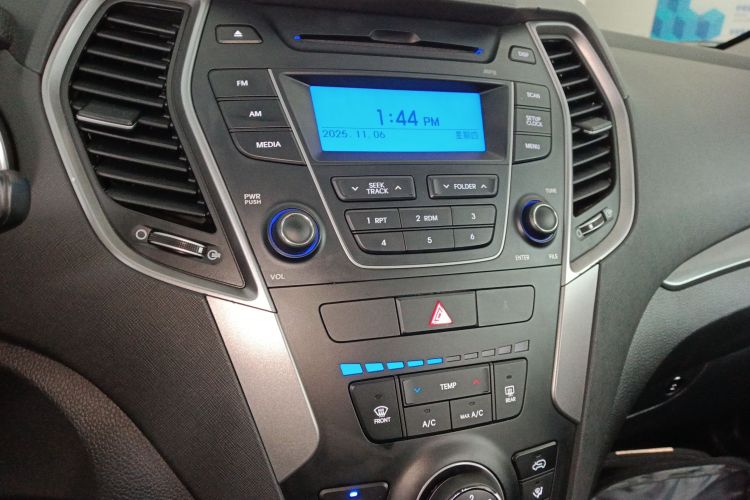 现代 胜达 2015款 2.0T 自动两驱舒适型 5座局部细节16