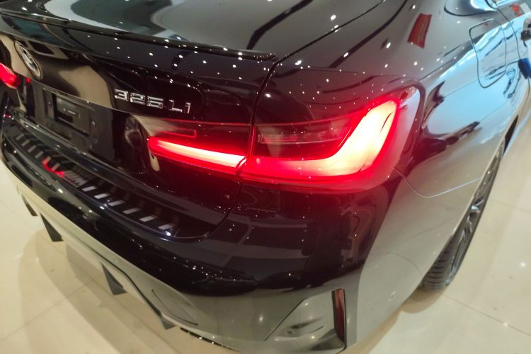 宝马3系 2024款 325Li M运动曜夜套装车身外观6006