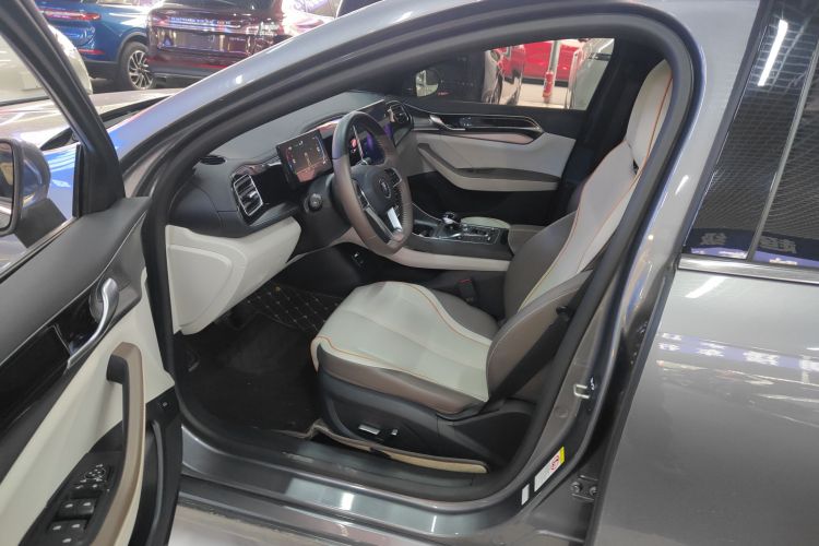 比亚迪 秦PLUS 2023款  冠军版 DM-i 120KM超越型中控内饰19