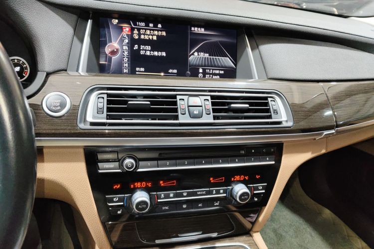 宝马7系 2014款 730Li 臻享型中控内饰16