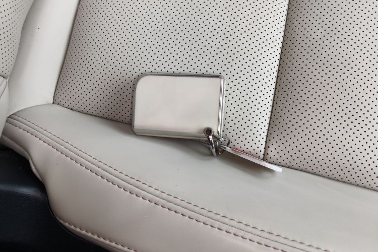 领克06 2025款 Shero 1.5T 紫色特别版中控内饰11