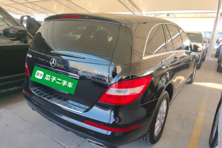 奔驰R级 2014款 R 320 4MATIC 商务型车身外观7