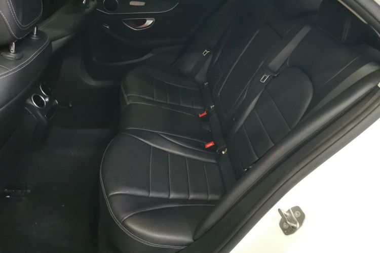 奔驰C级 2019款 C 180 L 时尚型运动版中控内饰21