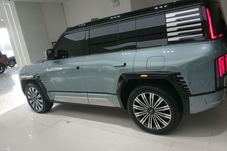 仰望U8 2023款 豪华版车身外观4