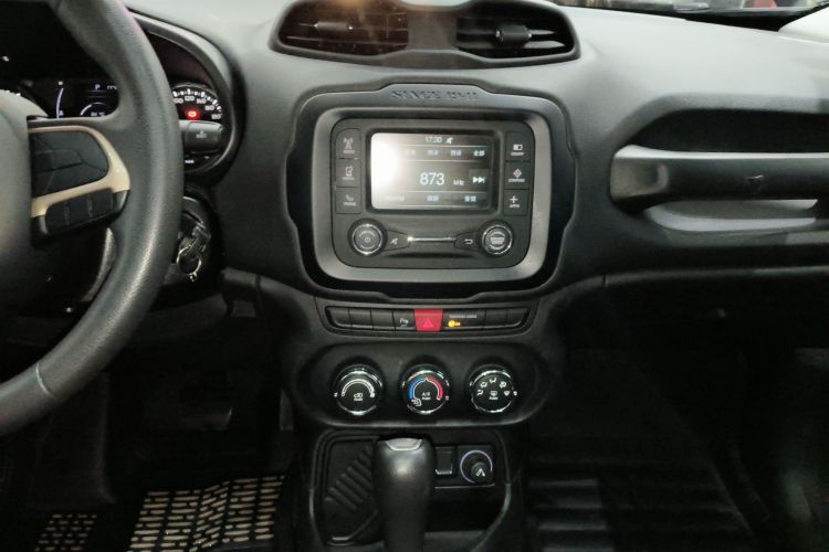 Jeep 自由侠 2017款 180T 自动高能版中控内饰16