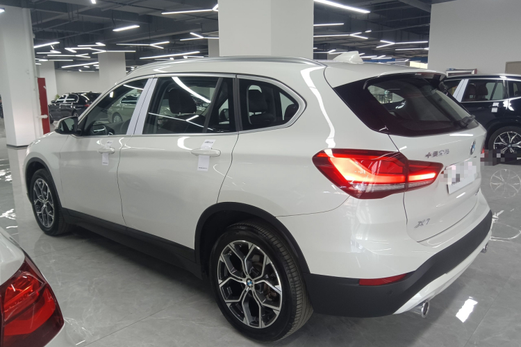 宝马X1 2022款 sDrive25Li 领先型车身外观4