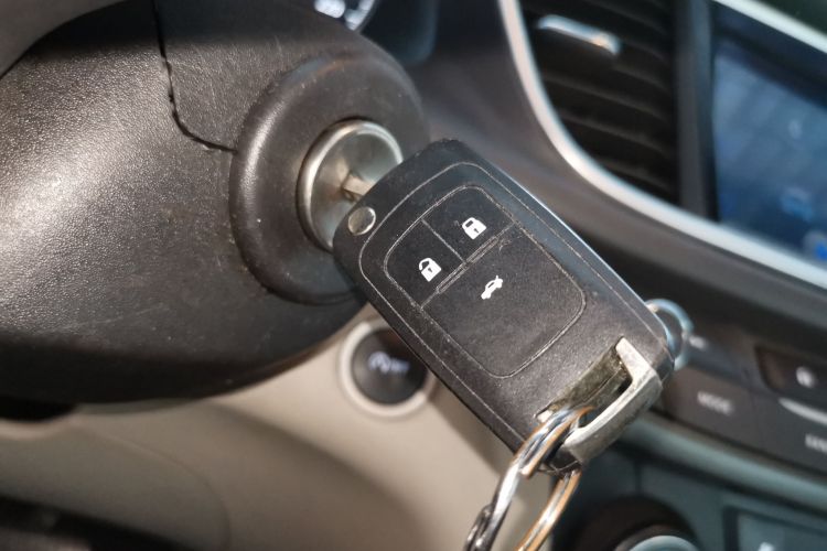 别克 英朗 2015款 15N 自动精英型中控内饰11