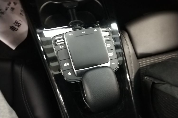 奔驰A级(进口) 2020款 A 180中控内饰18