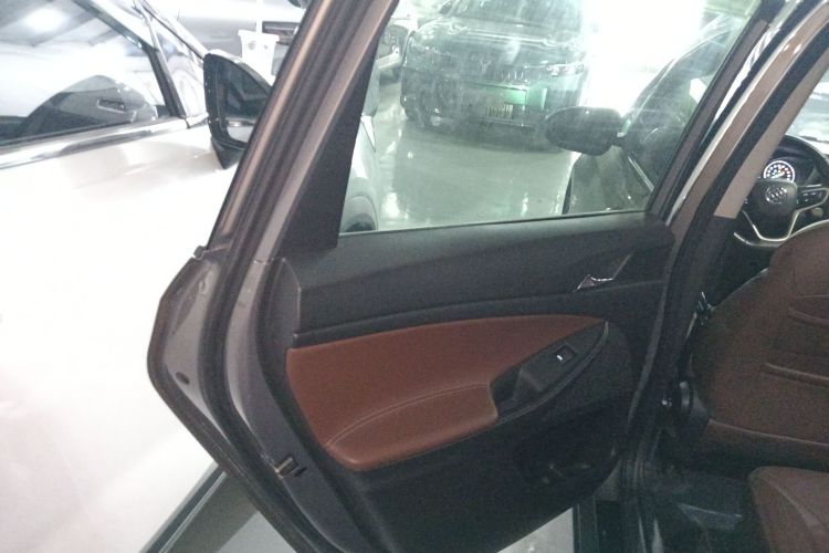 别克GL6 2019款 18T 6座互联豪华型 国VI中控内饰7008