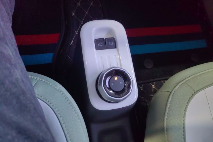 吉利银河 2025款 210km 熊猫骑士中控内饰18