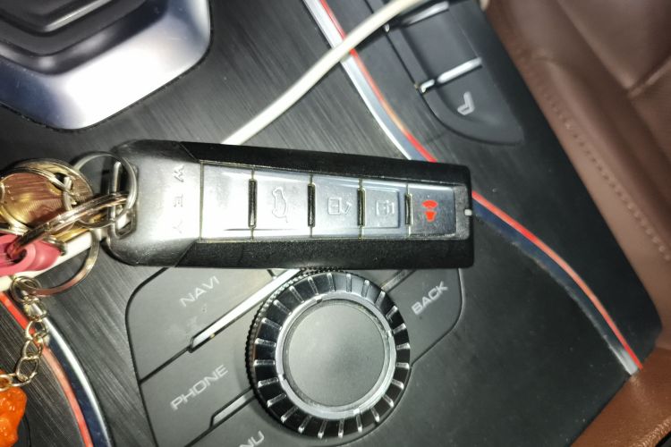 魏牌 VV7 2019款 升级款 2.0T 旗舰型 国V中控内饰7001