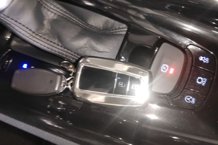 丰田C-HR 2020款 2.0L 领先版中控内饰11