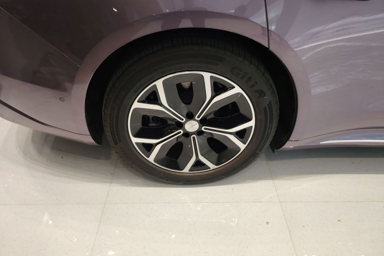 鸿蒙智行 智界S7 2025款 705km Pro车身外观6008