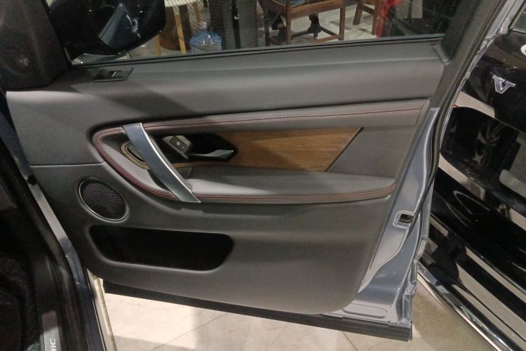 路虎 发现运动版 2022款 249PS R-Dynamic S 性能版 5座中控内饰7005