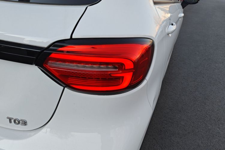 零跑汽车 零跑T03 2023款 200轻享版车身外观9