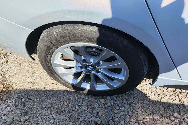 宝马3系GT 2014款 320i 领先型车身外观6008