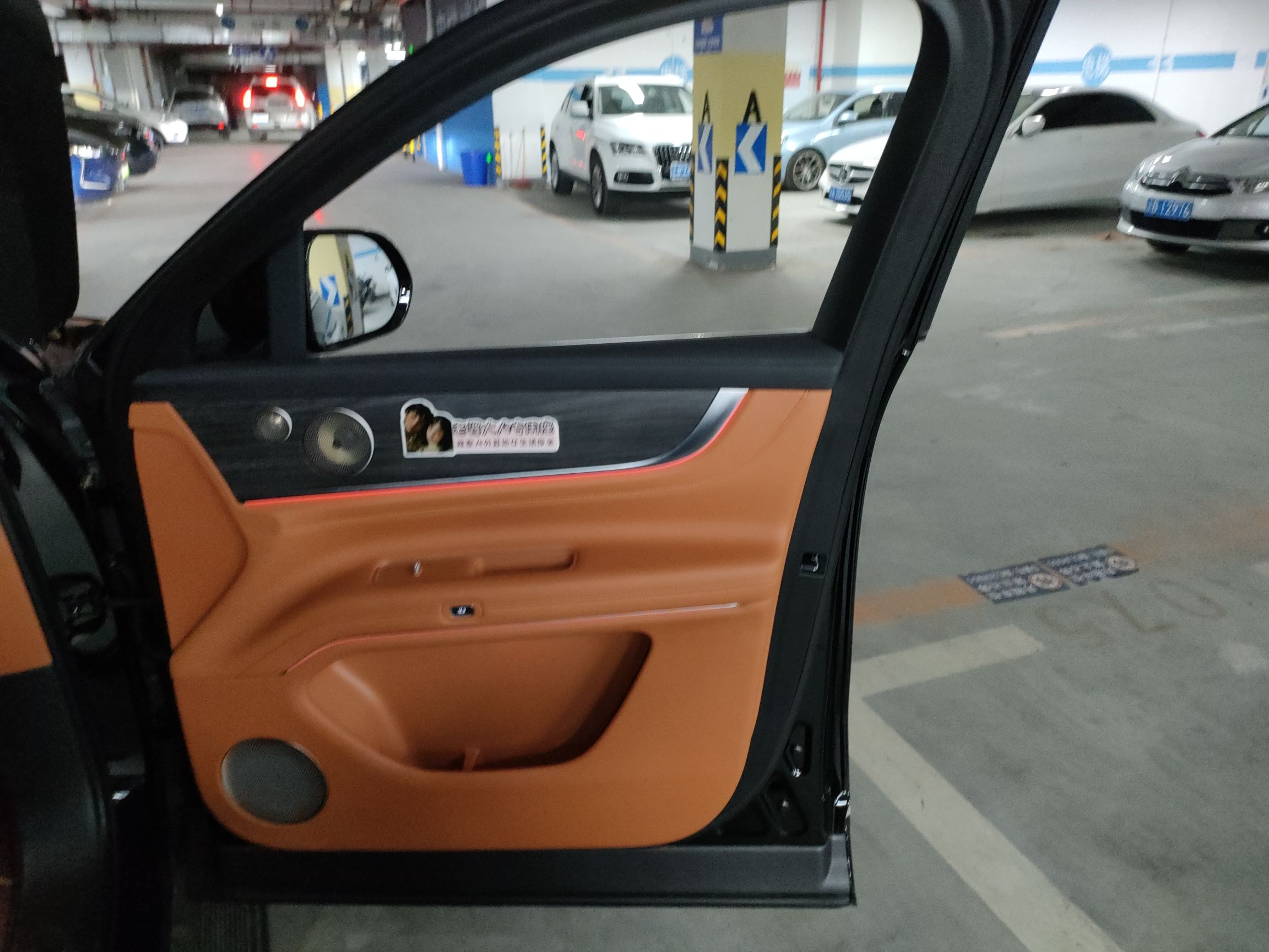 鸿蒙智行 问界M9 2024款 增程 Ultra版 42kWh 6座版