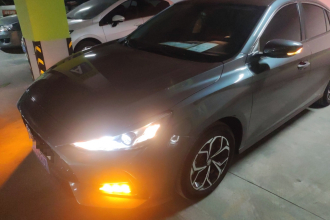 名爵 MG5 2023款 180DVVT CVT豪华版