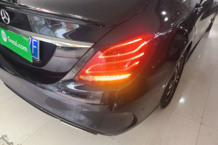 奔驰C级 2018款 C 200 运动版车身外观9