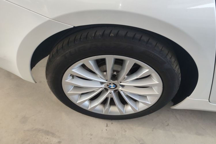 宝马5系 2019款 改款 530Li 领先型 豪华套装车身外观56